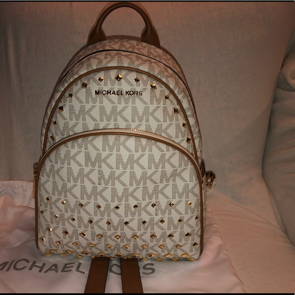 MK Abbey Studded Backpack MD - Vanilla